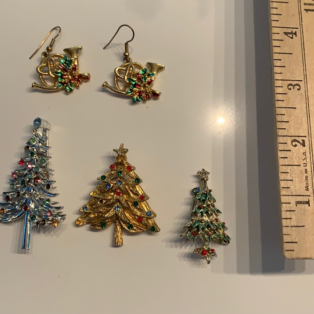 Holiday costume jewelry. Not brand new.